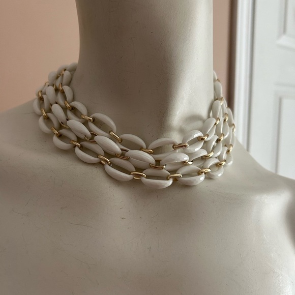 4/$100 WEST GETMANY Elegant White and Gold Women's LUCITE Necklace 💜 - Picture 1 of 7